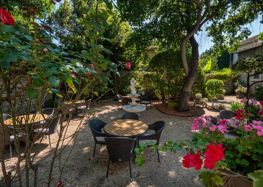 Provence-Alpes-Côte d'Azur Avignon garden