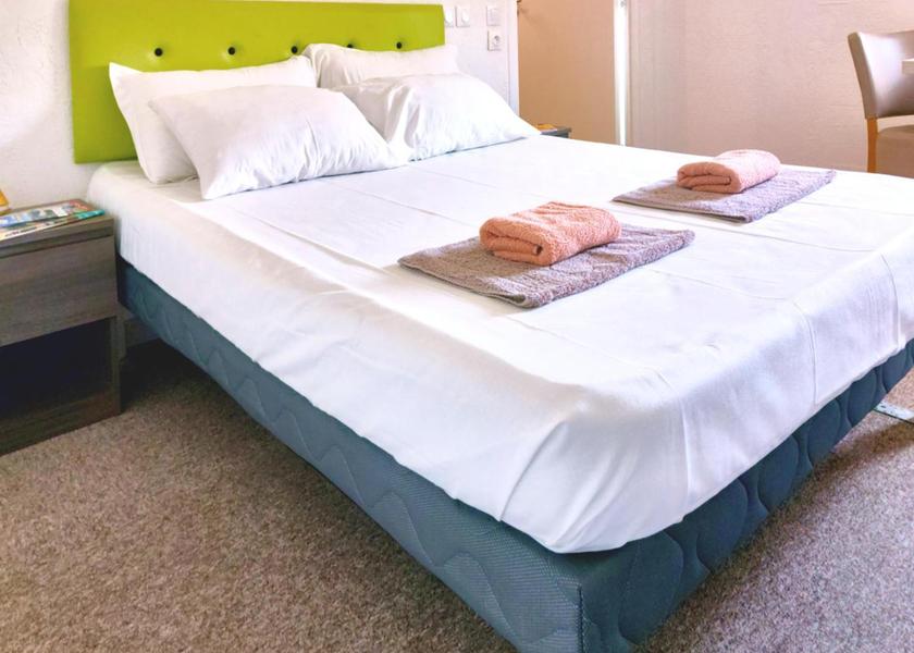 Brittany La Richardais Double Room with Private Bathroom