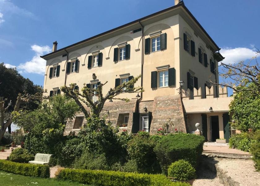 Umbria Gualdo Cattaneo garden