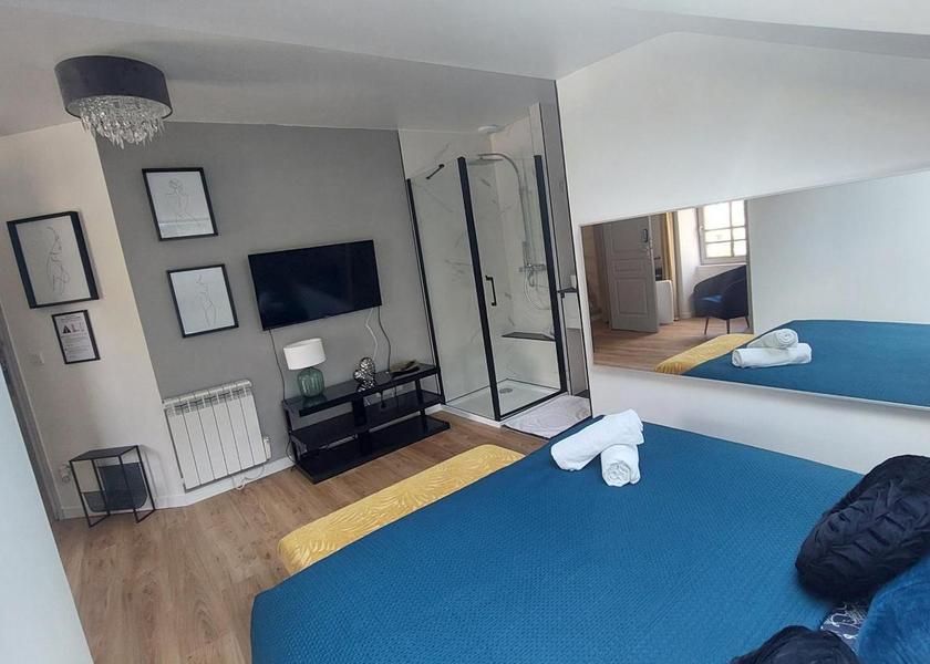 Brittany Lanvallay Deluxe Double Room with Shower