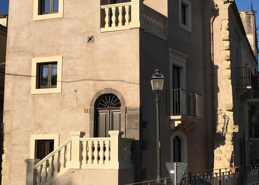 Sicily Licodia Eubea balcony/terrace