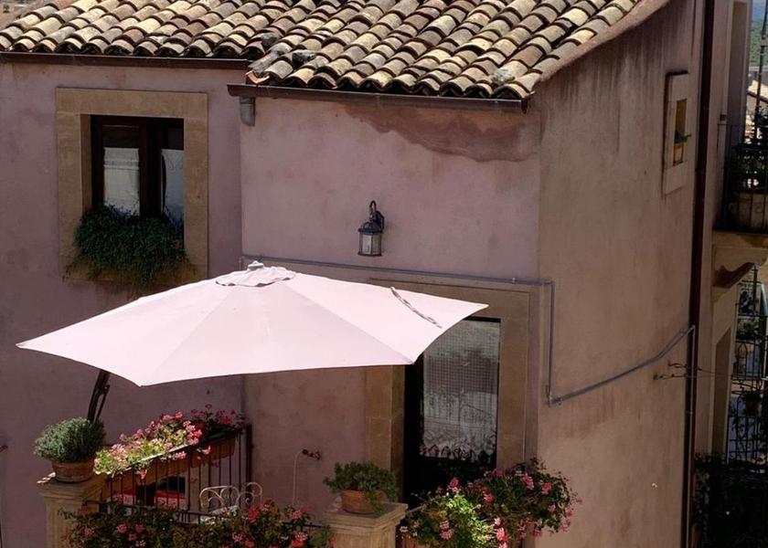Sicily Licodia Eubea balcony/terrace