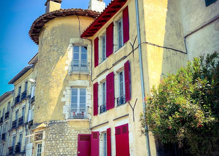 Nouvelle-Aquitaine Bayonne entrance