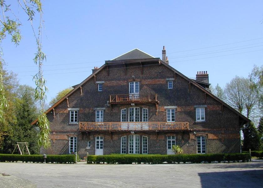 Hauts-de-France Dury entrance