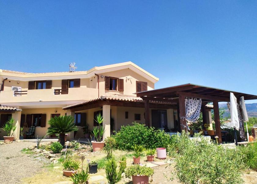 Sardinia Maracalagonis garden