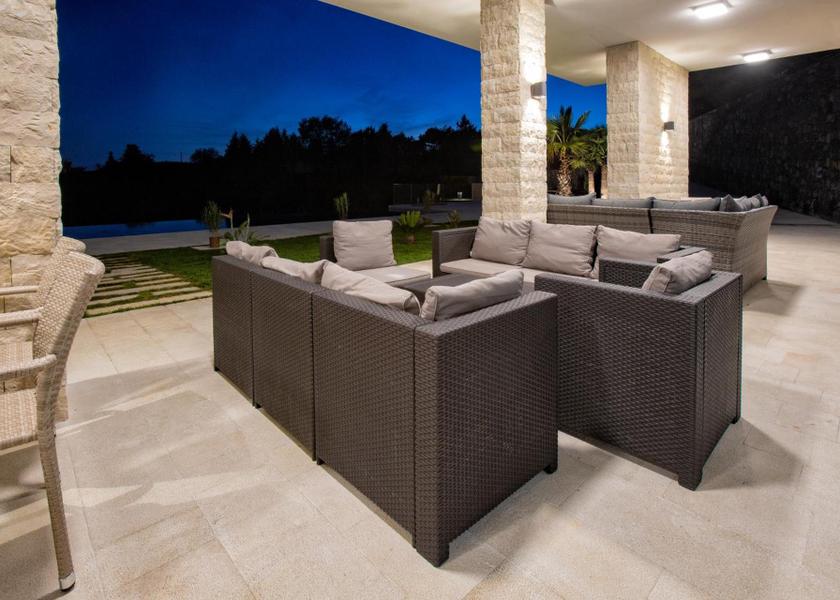 shared lounge/tv area