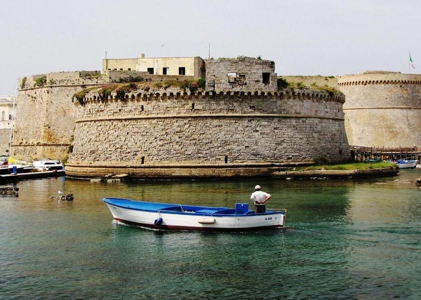 Puglia Matino exterior view