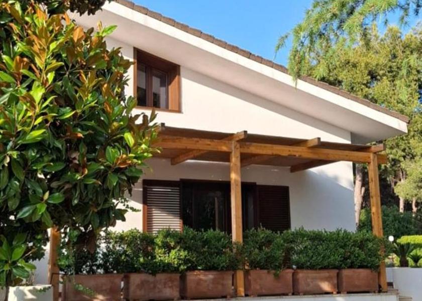 Puglia Matino exterior view