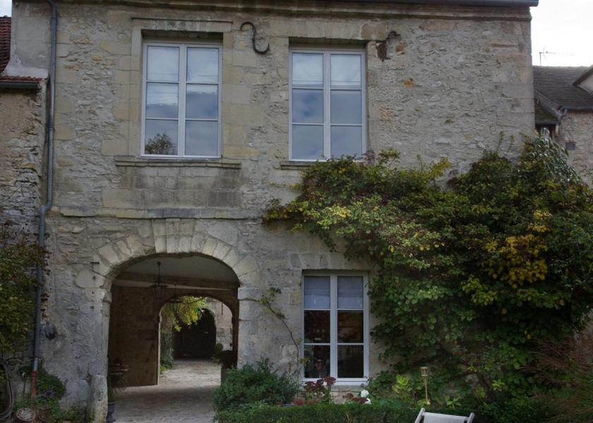 Hauts-de-France Senlis entrance