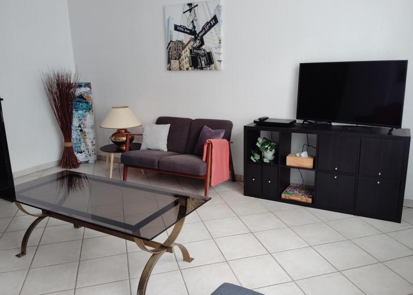Grand Est Thionville shared lounge/tv area