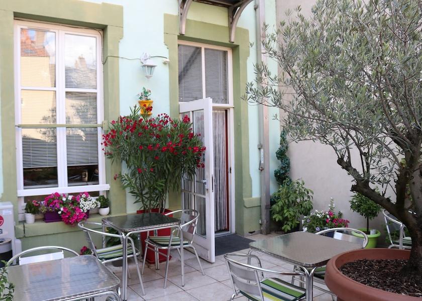 Grand Est Thionville Terrace/patio