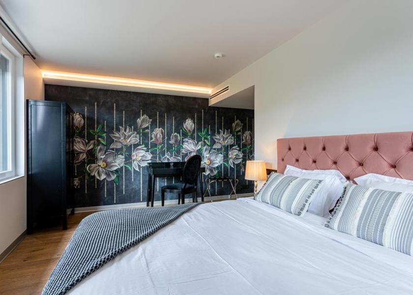 Bourgogne-Franche-Comte Beaune Suite