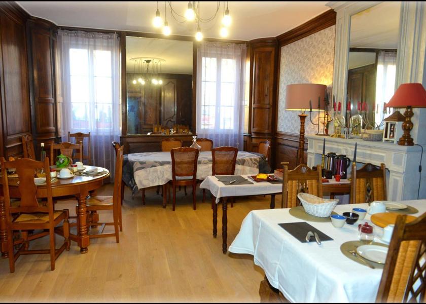 Nouvelle-Aquitaine Angouleme shared lounge/tv area