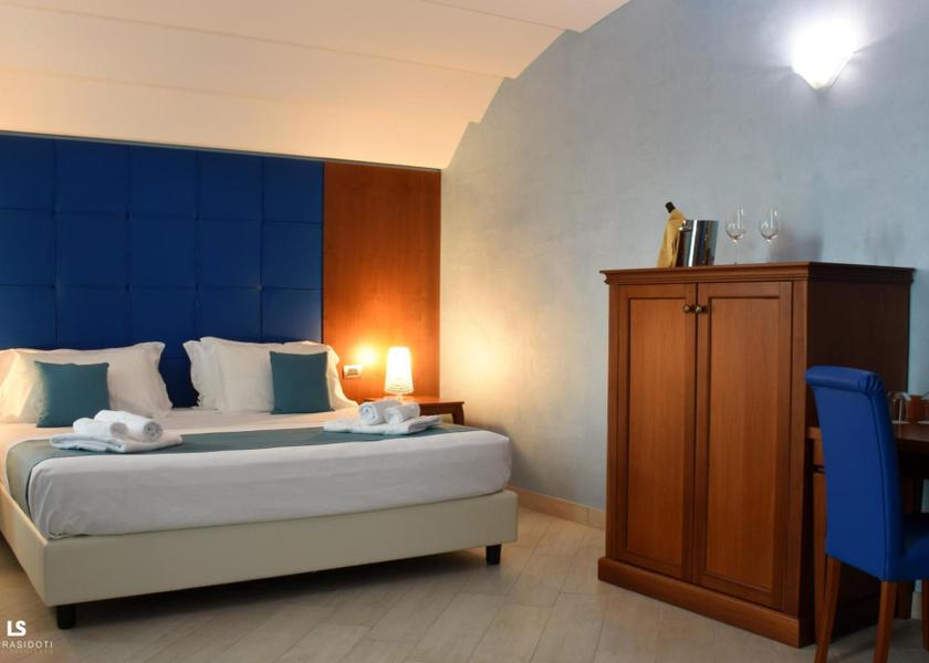 Sicily Oliveri Executive Suite