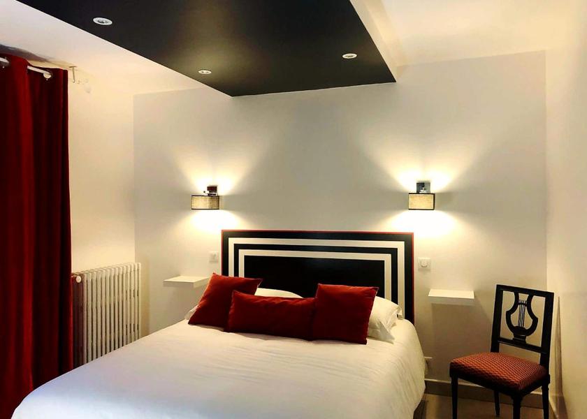 Île-de-France Provins guestroom