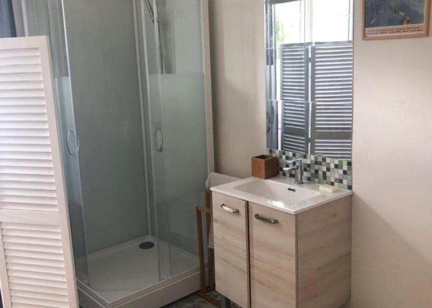 Nouvelle-Aquitaine Bergerac shower