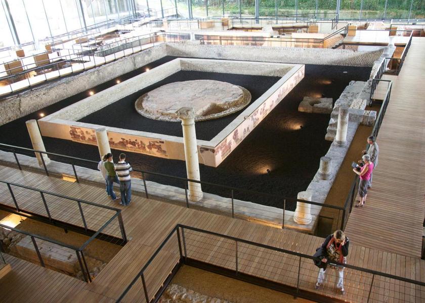 Nouvelle-Aquitaine Perigueux surrounding environment