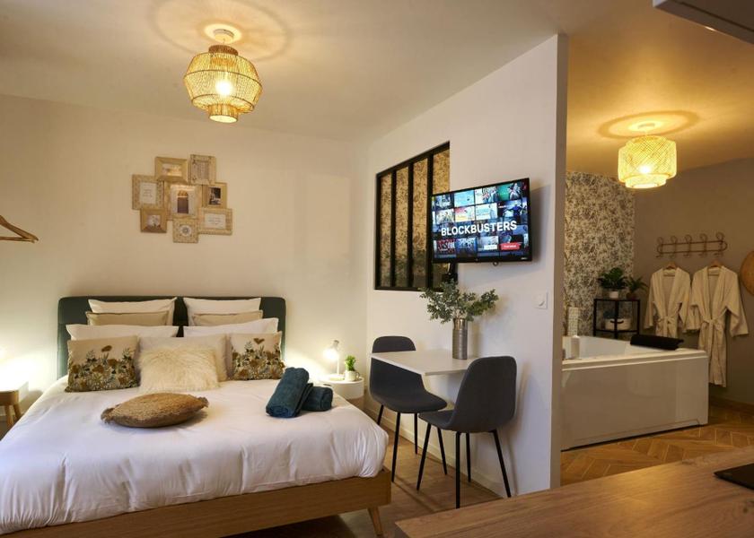 Nouvelle-Aquitaine Perigueux guestroom