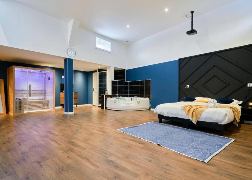 Hauts-de-France Roubaix Deluxe Studio