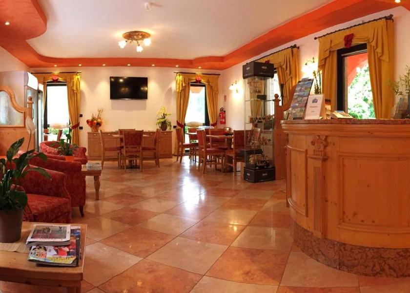 shared lounge/tv area