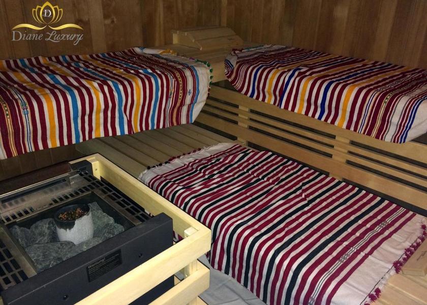 Hauts-de-France Roubaix Suite with Hot Tub