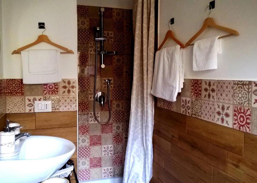 Sicily Petralia Soprana Deluxe Double Room with Shower