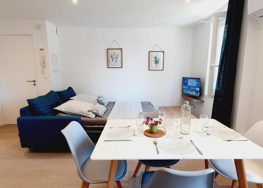 shared lounge/tv area