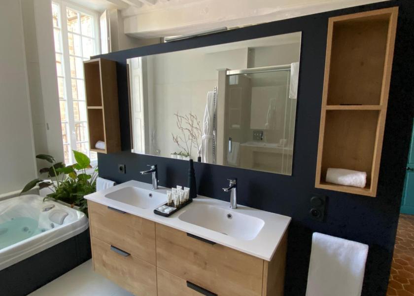 Bourgogne-Franche-Comté Autun bathroom