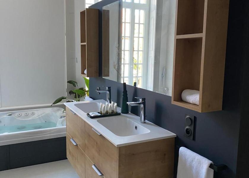 Bourgogne-Franche-Comté Autun bathroom