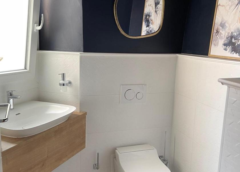 Bourgogne-Franche-Comté Autun bathroom