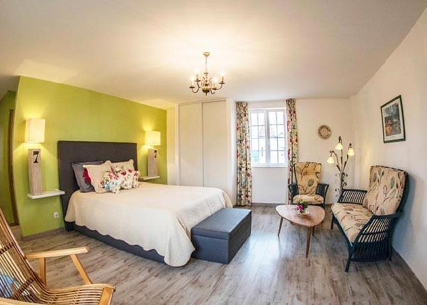 Normandy Lisieux Deluxe Family Suite