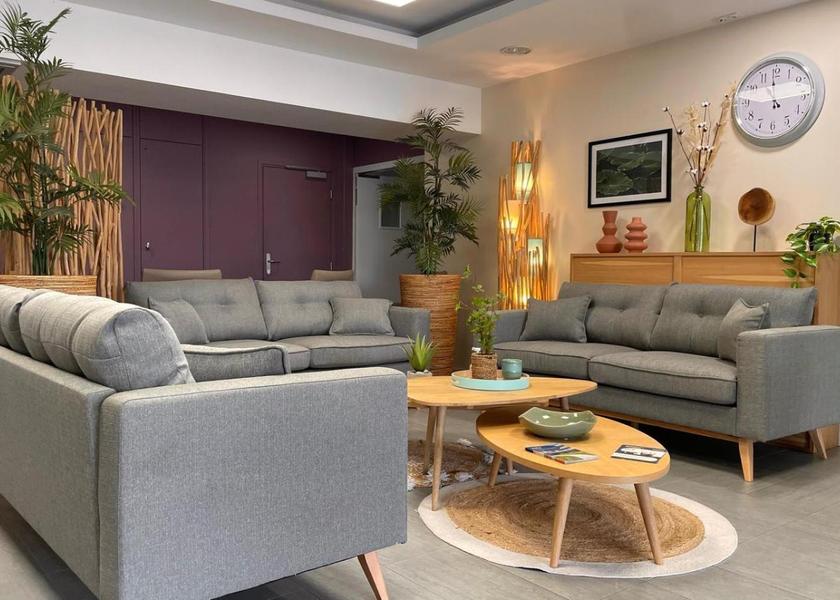 shared lounge/tv area