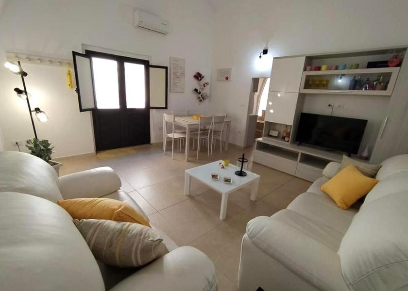 shared lounge/tv area