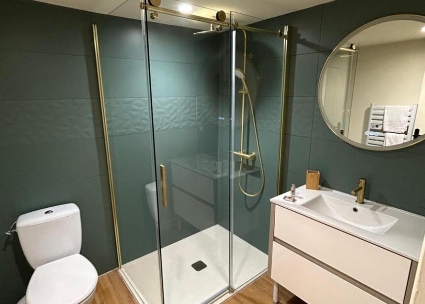 Auvergne-Rhone-Alpes Vienne Double Room with Private Bathroom