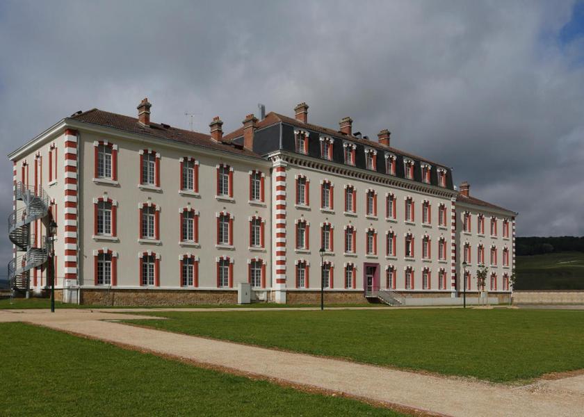 Grand Est Epernay surrounding environment
