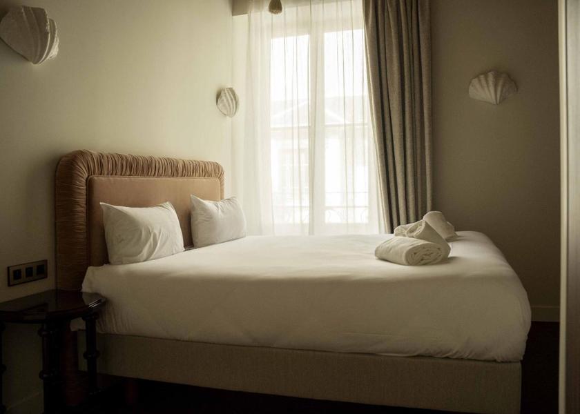 Auvergne-Rhône-Alpes Annecy Deluxe Double or Twin Room with City View