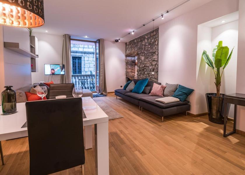 Auvergne-Rhone-Alpes Annecy facilities