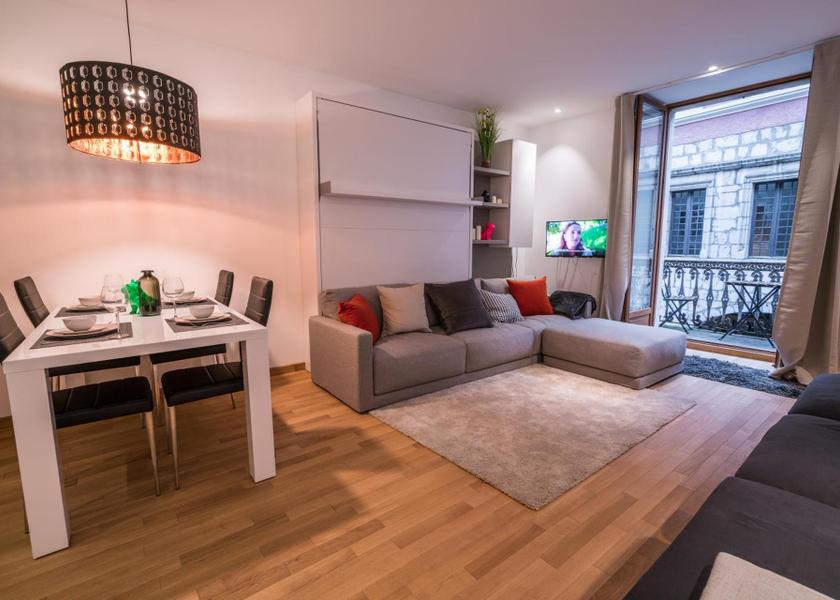 Auvergne-Rhone-Alpes Annecy facilities