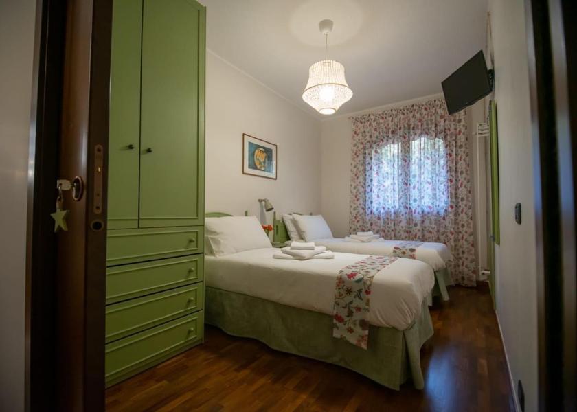 Puglia Toritto Twin Room with Private External Bathroom