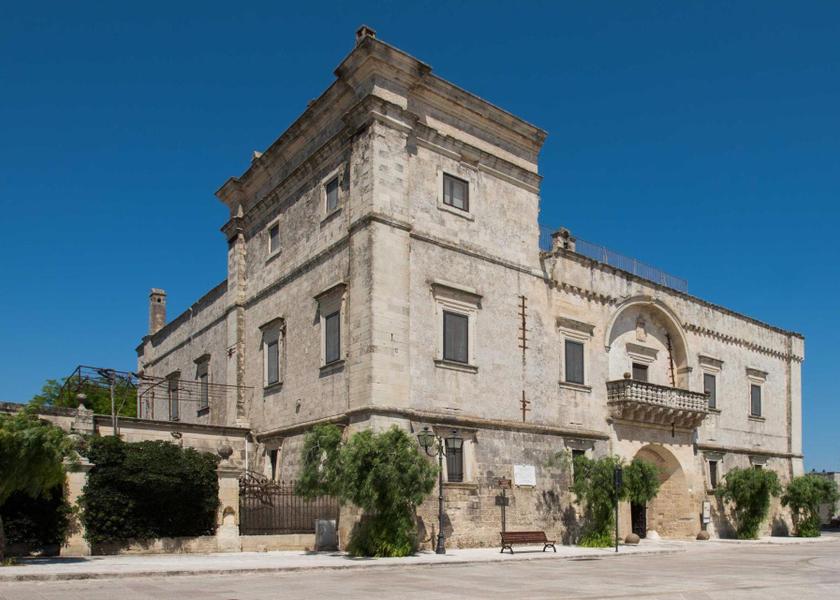 Puglia Uggiano la Chiesa entrance