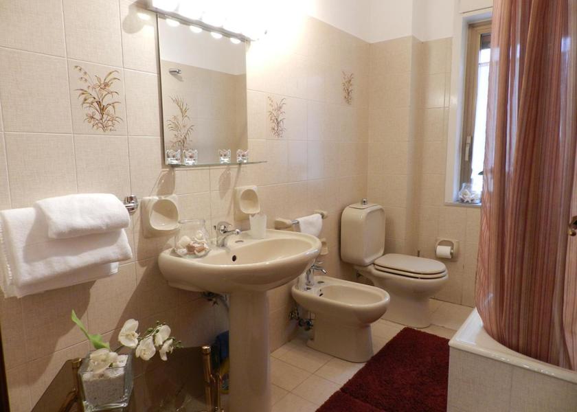 Sicily Valguarnera Caropepe Triple Room with Private Bathroom