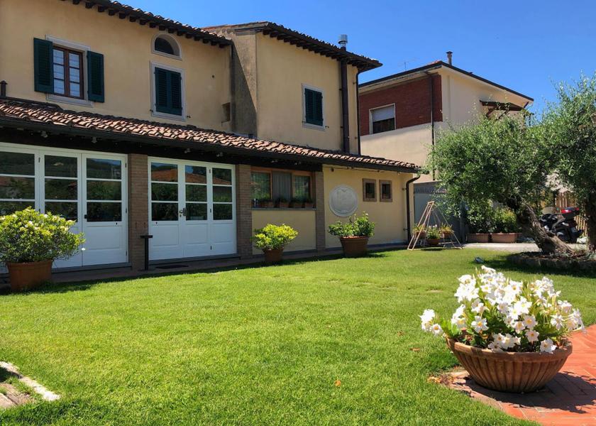 Tuscany Vicopisano entrance