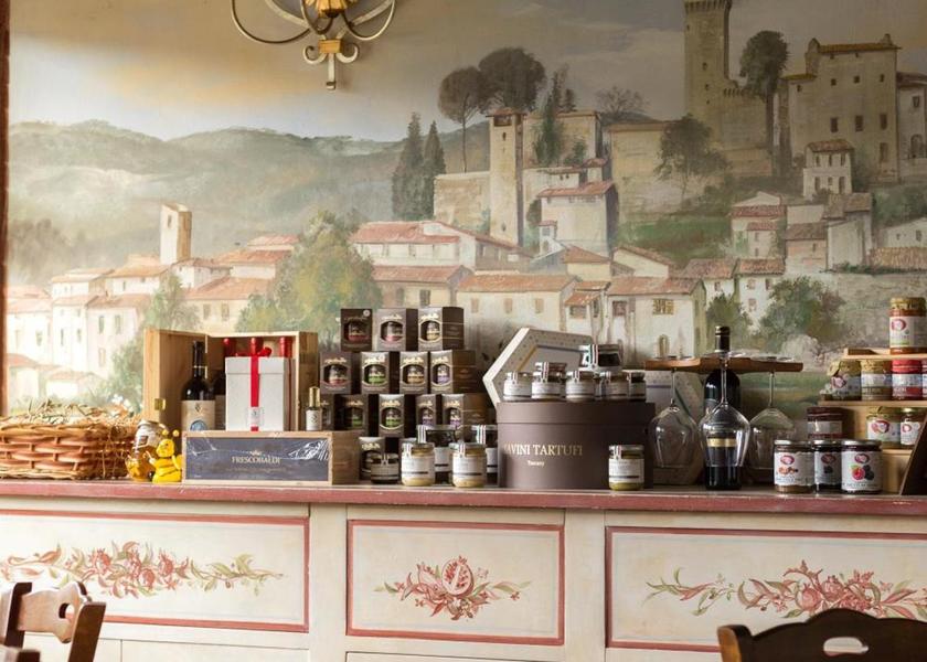Tuscany Vicopisano shared lounge/tv area