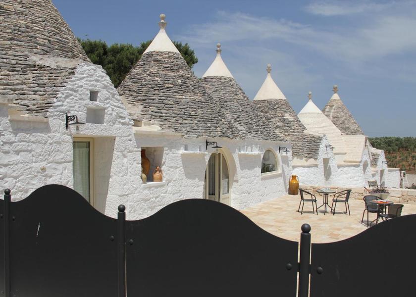 Puglia Villa Castelli entrance