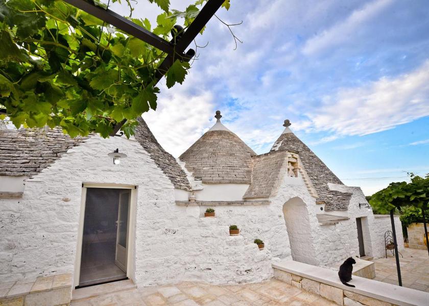 Puglia Villa Castelli exterior view