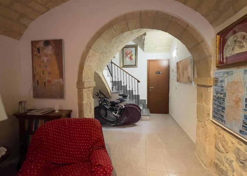 shared lounge/tv area