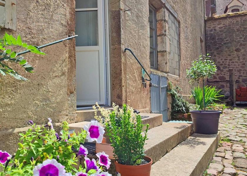 Bourgogne-Franche-Comte Saulieu entrance