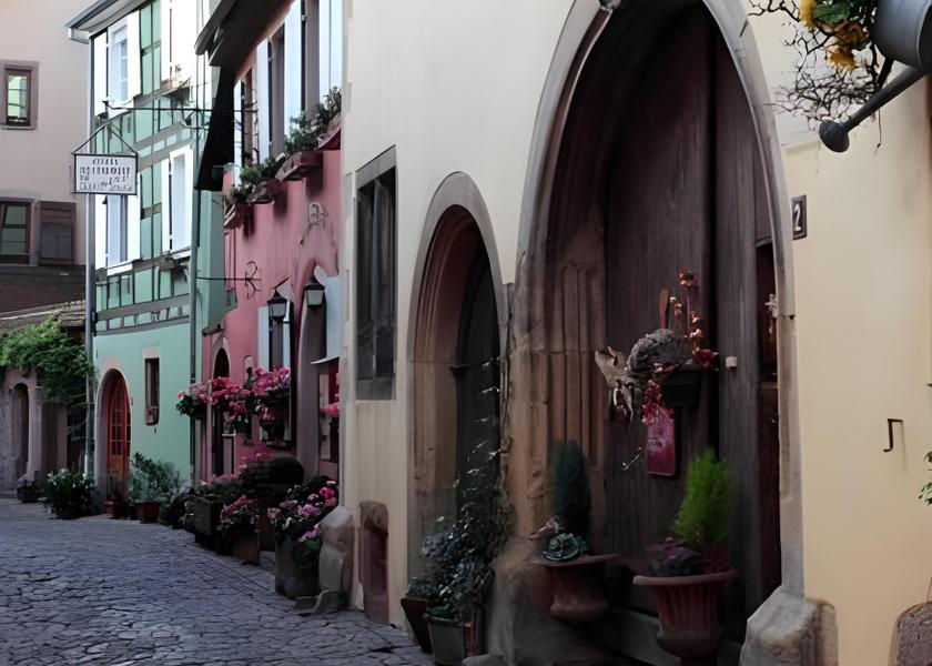 Grand Est Riquewihr exterior view