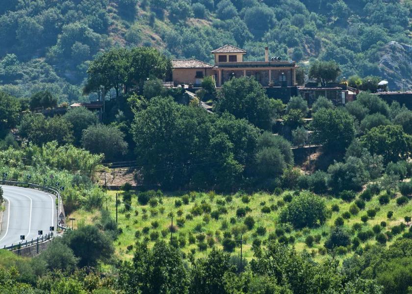 Sicily Graniti surrounding environment