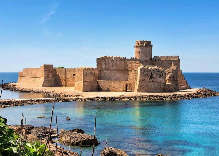 Calabria Isola di Capo Rizzuto nearby attraction
